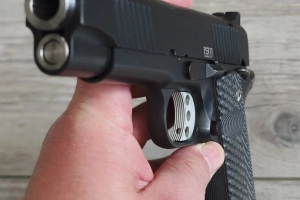 BUL 1911 Commander Classic .45 ACP + 800 szt.