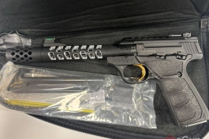 PISTOLET BROWNING BUCK MARK PLUS VISION BLACK UFX THR kal. 22LR