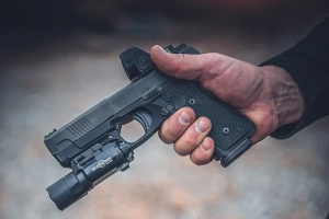 Daniel Defense H9 - nowa era pistoletów czy przemysłowa porażka? Porównanie Glock 19 i Sig Sauer P320.